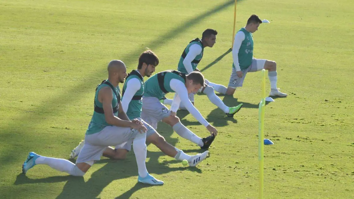 10 Santos Laguna entrena a puerta cerrada1